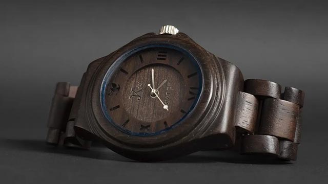 Jam tangan kayu