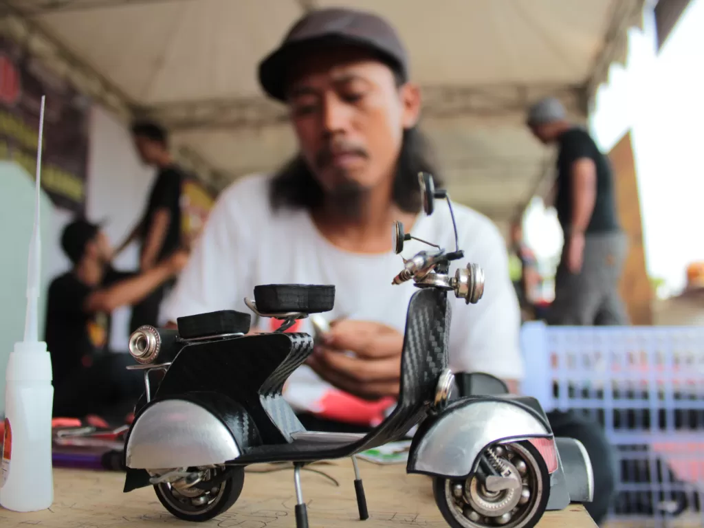 Miniatur Vespa Dari Kaleng bekas